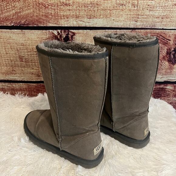 Ugg Classic Short Boots Size 9 Light Brown Gray Suede Slip On Winter Shoes - Picture 3 of 9